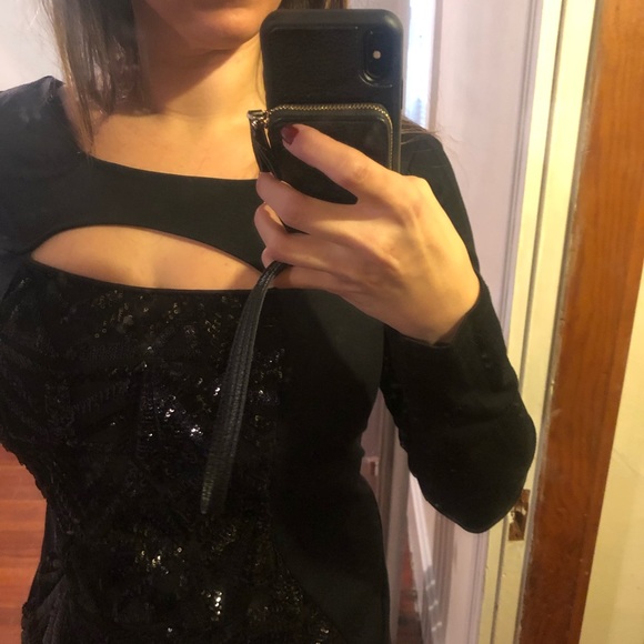 Peekaboo sequin body con dress - Picture 4 of 6